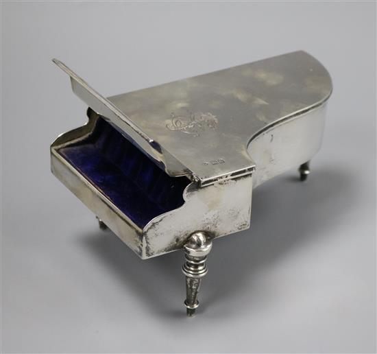 An Edwardian novelty silver trinket box modelled as a grand piano, by William Comyns, London, 1902, 18.5cm.